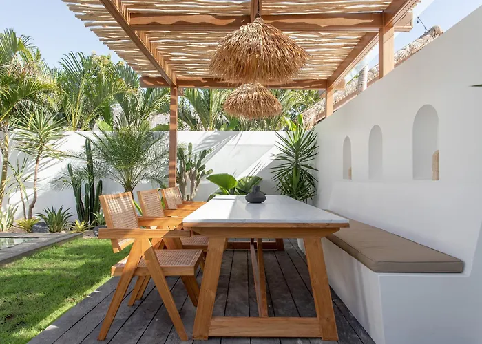 The Young - Villa Uluwatu
